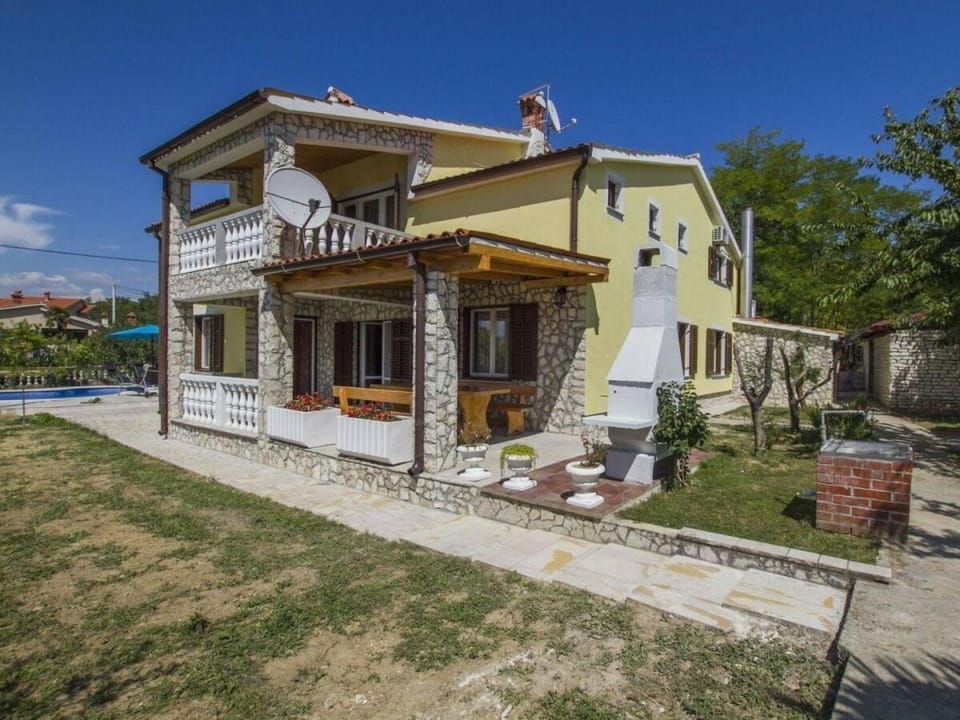 Patio, Facade/entrance
