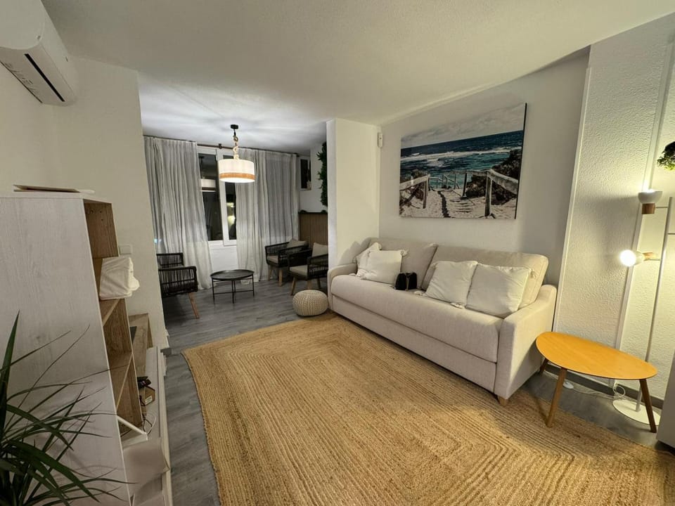 Living room, Photo of the whole room, Dining area