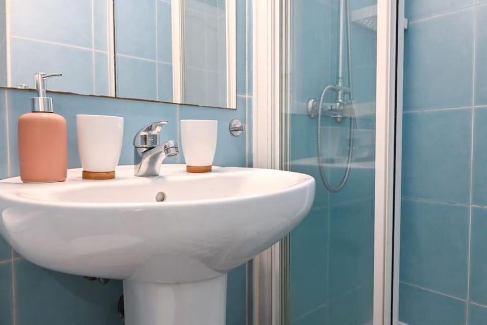For You Rentals Vive la vida madrileña en piso temporal 2 habitaciones CER832 Apartment in Centro