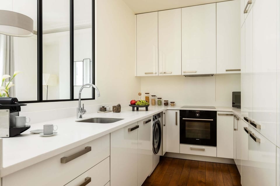 Champs Elysées Stylish Flat 2BR 6PPL Apartment in Paris