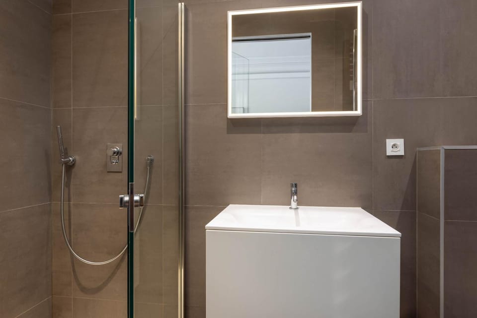 Champs Elysées Stylish Flat 2BR 6PPL Apartment in Paris