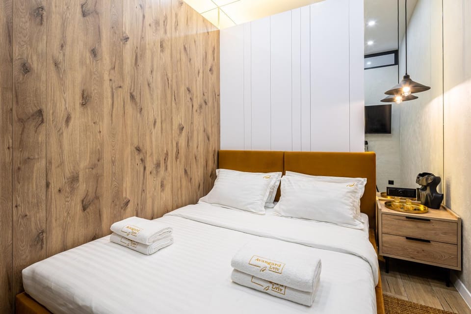 Bed, TV and multimedia, Photo of the whole room, Bedroom, towels