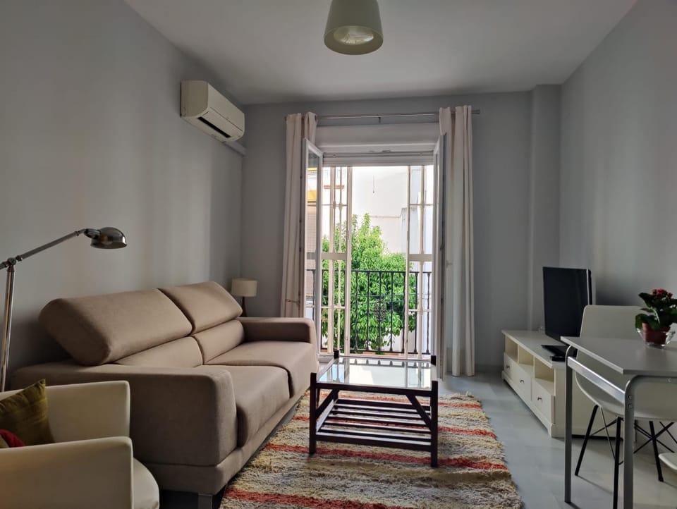 Communal lounge/ TV room, Living room, Seating area, Evening entertainment, air conditioner