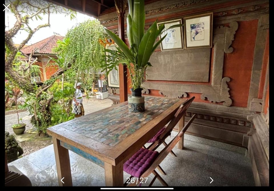 Royen Balinese Family Guest House- Traditional Batuan Homestay Bed and Breakfast in Sukawati