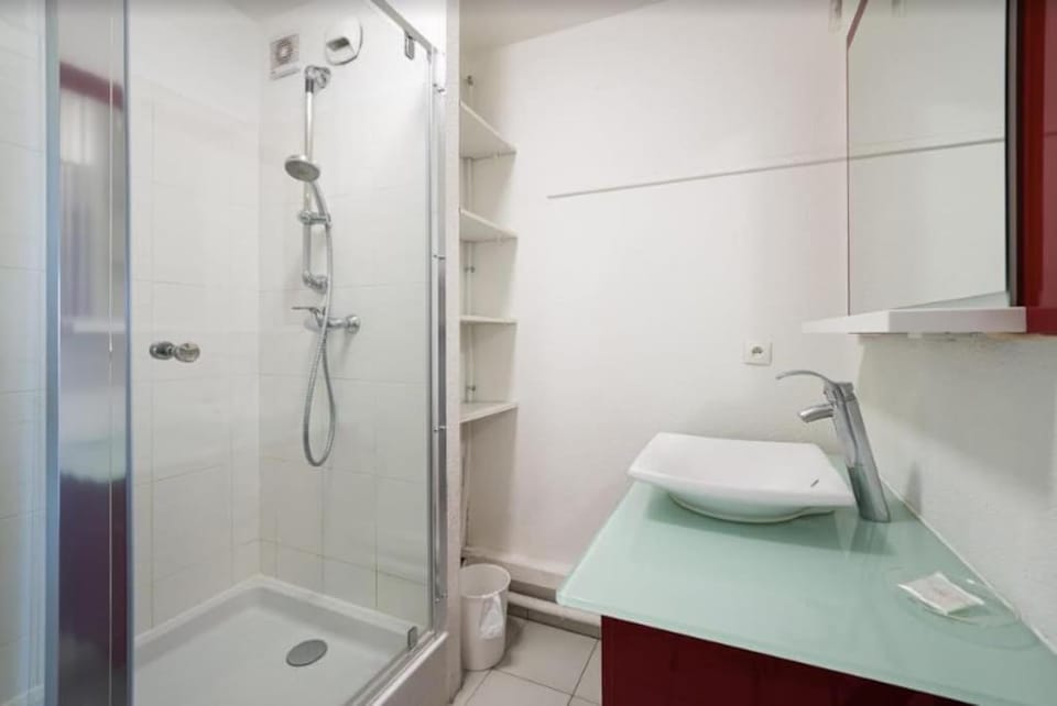 Shower, Bathroom, towels