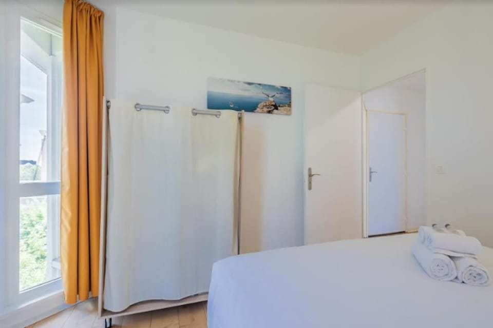 Bed, Photo of the whole room, Bedroom, towels, wardrobe