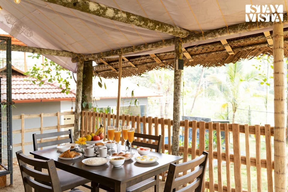 Food and drinks, Seating area