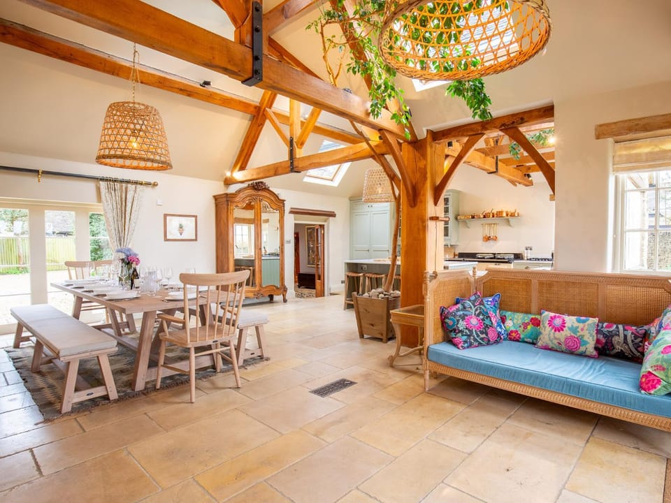 Seating area, Dining area