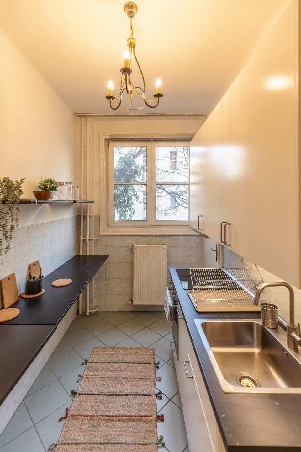 Kitchen or kitchenette, dishwasher, stove