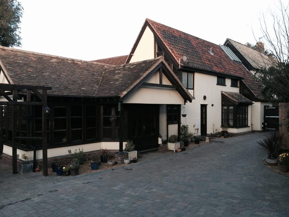 Facade/entrance, Area and facilities