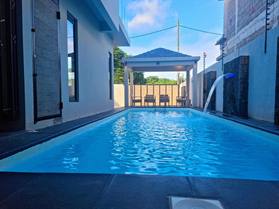 Swimming pool, Swimming pool