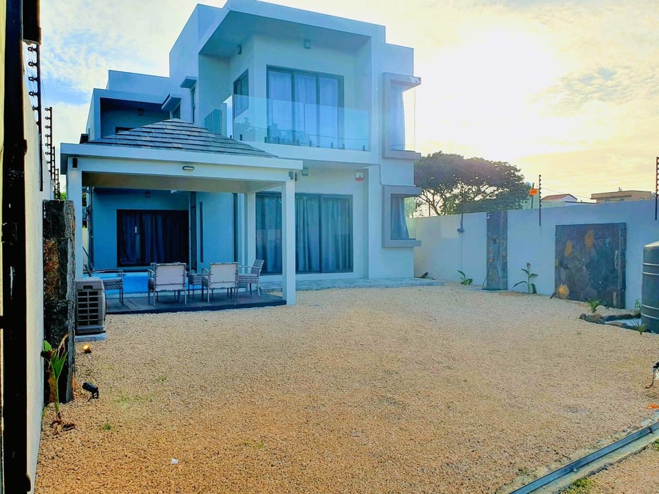 Property building, Day