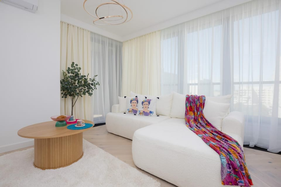 Living room, Photo of the whole room, Seating area