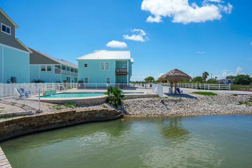 Fishful Thinking ! Pool on the waters edge House in Rockport