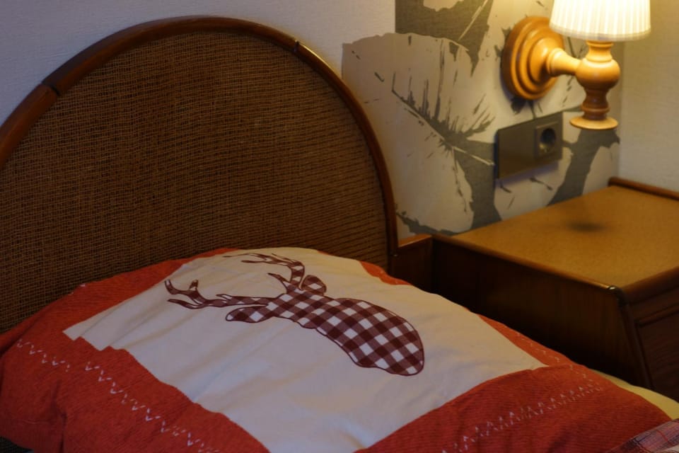 Photo of the whole room, Decorative detail