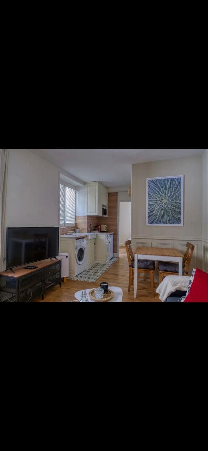 TV and multimedia, Living room, Dining area