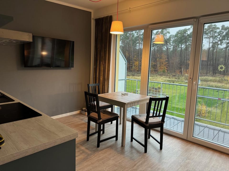 TV and multimedia, Seating area, Dining area