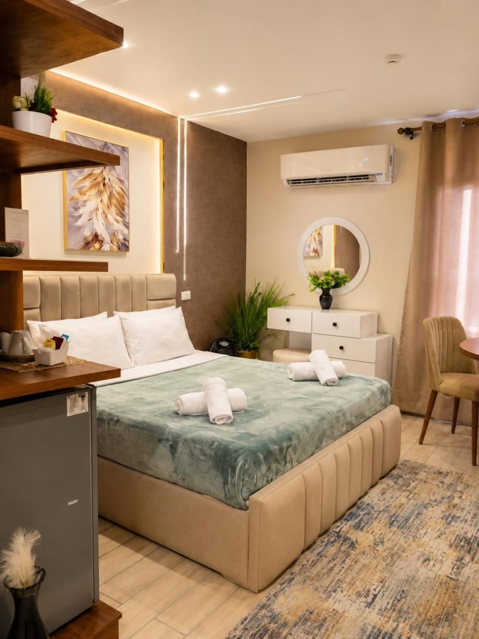 Bed, Photo of the whole room, Bedroom, towels, air conditioner