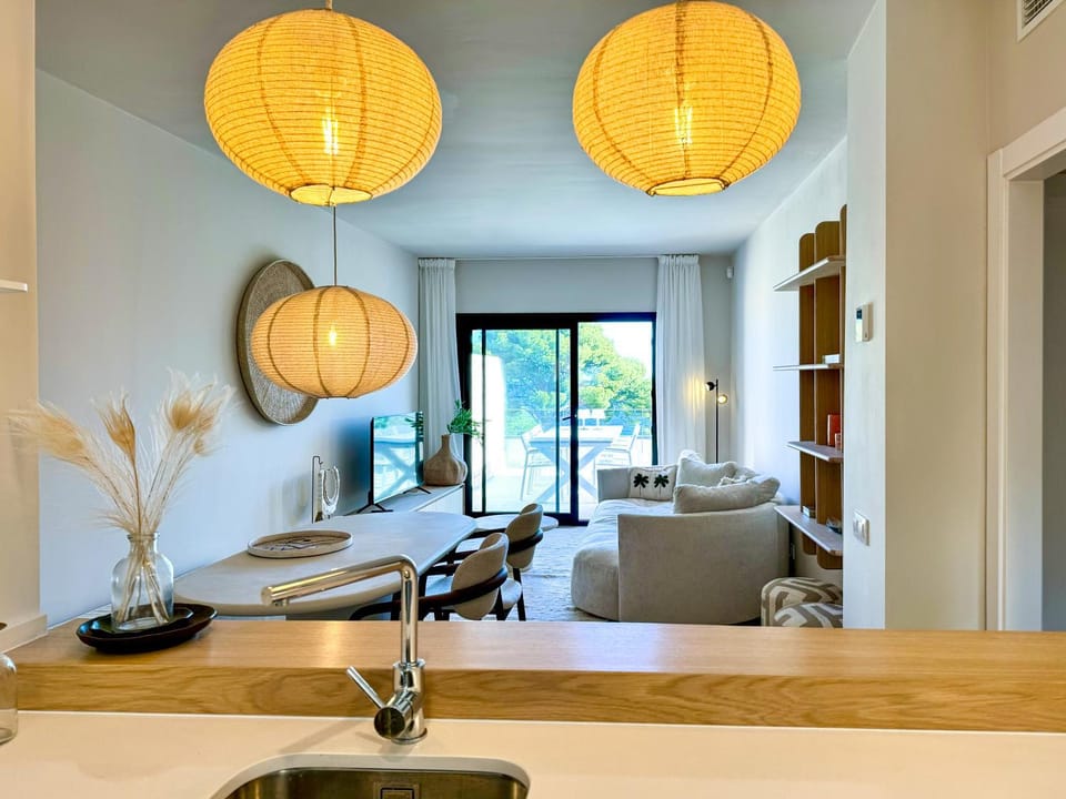 TV and multimedia, Kitchen or kitchenette, Living room, Dining area