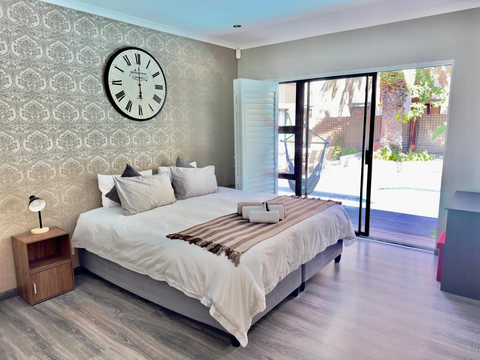 Bed, Bedroom, Pool view
