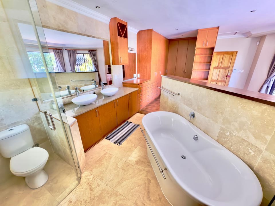 Toilet, Bathroom, Bath, wardrobe