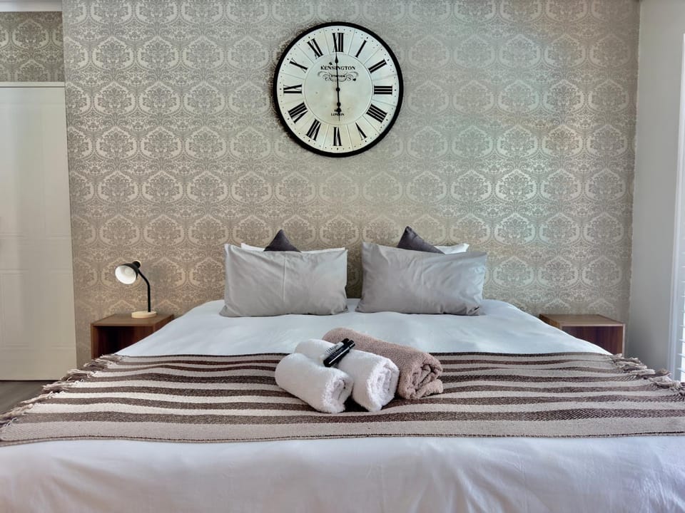 Bed, Bedroom, VIP