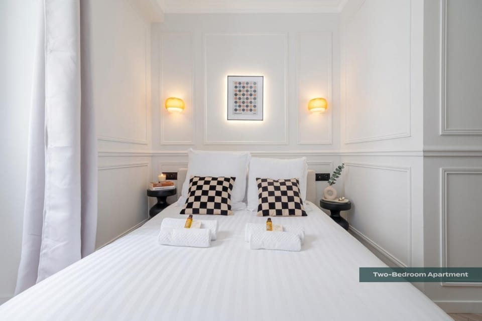 PoeticStay - Saint Lazare Apartment in Paris