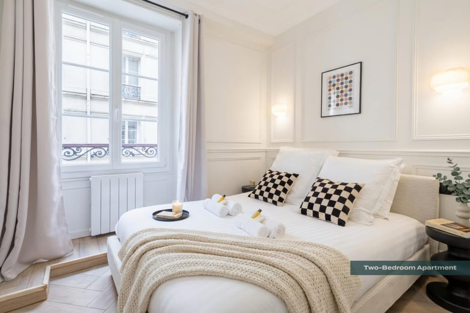 PoeticStay - Saint Lazare Apartment in Paris