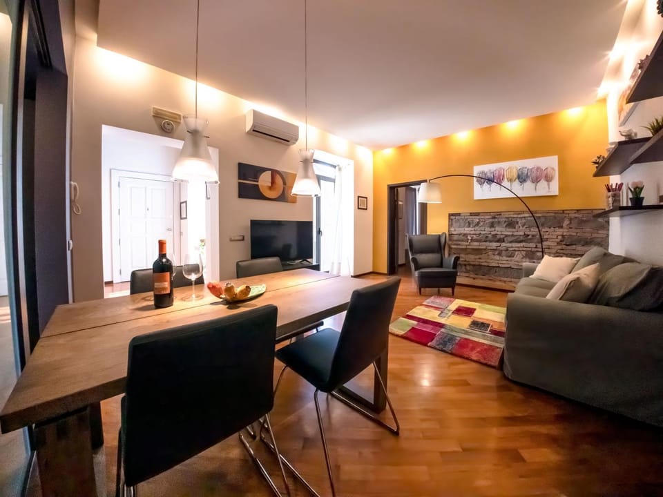 Communal lounge/ TV room, TV and multimedia, Living room, Dining area