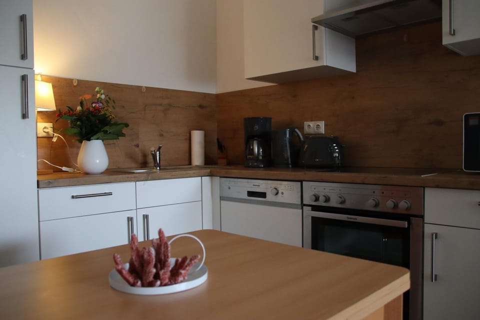 Coffee/tea facilities, Kitchen or kitchenette, dishwasher, minibar, pet friendly, stove, toaster