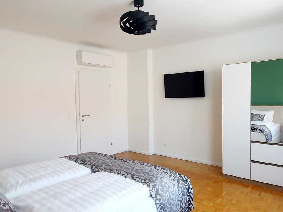 TV and multimedia, Bedroom, wardrobe, air conditioner