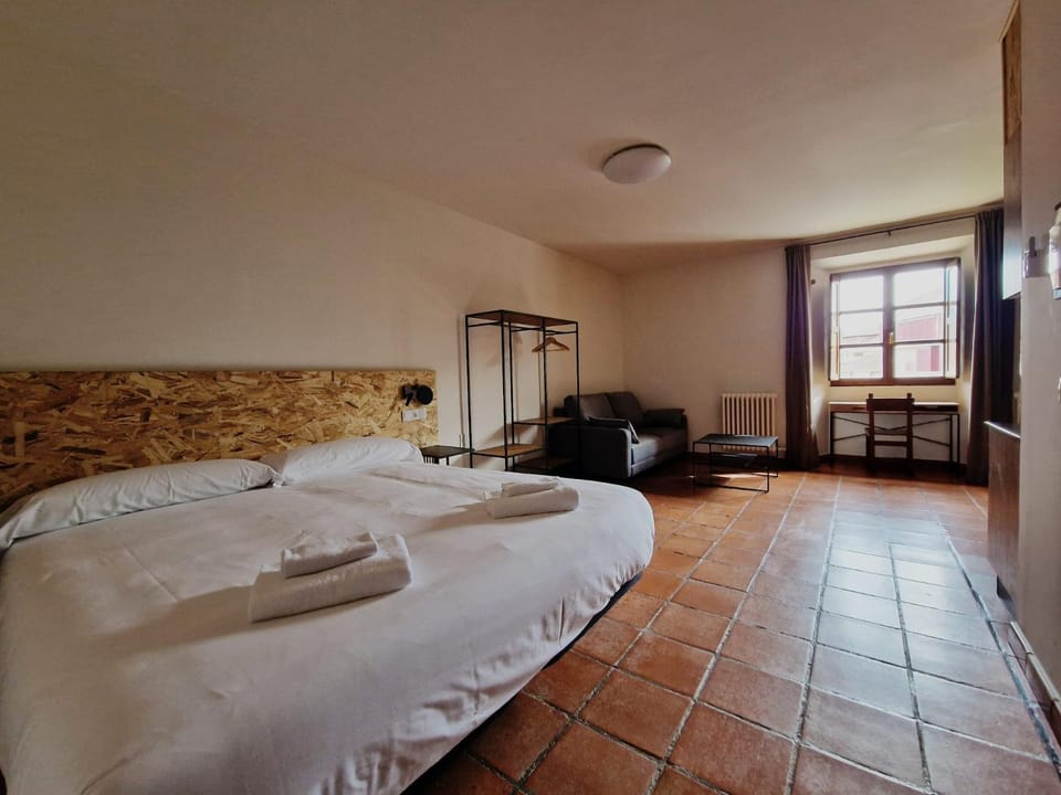 Hotel y Albergue Real Fabrica de Ezcaray Hostel in La Rioja