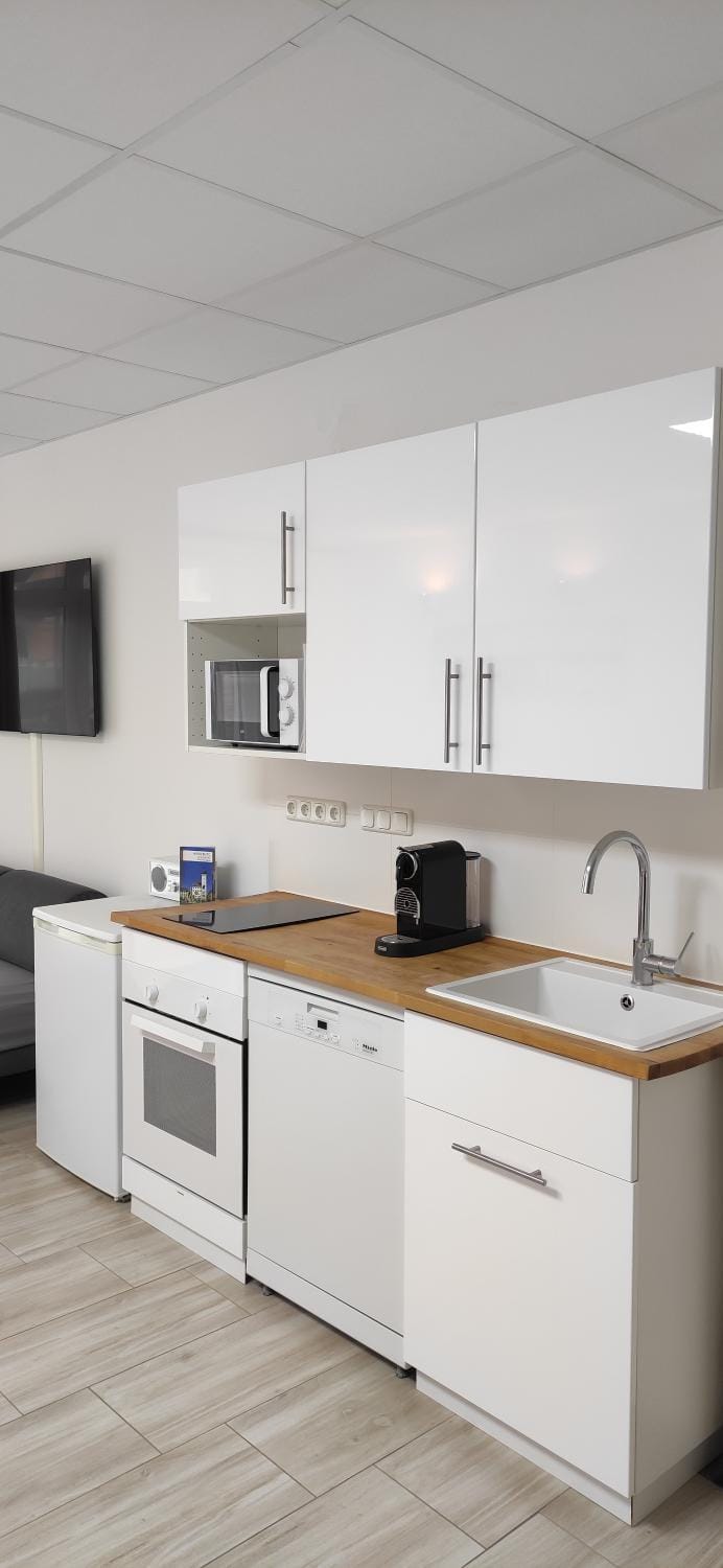 Eleonoras Ferienwohnung in Würzburg Stadt mit Terrasse und eigenen Parkplätzen vor der Tür, für große Gruppen bis zu 13 Personen geeignet Apartment in Wurzburg