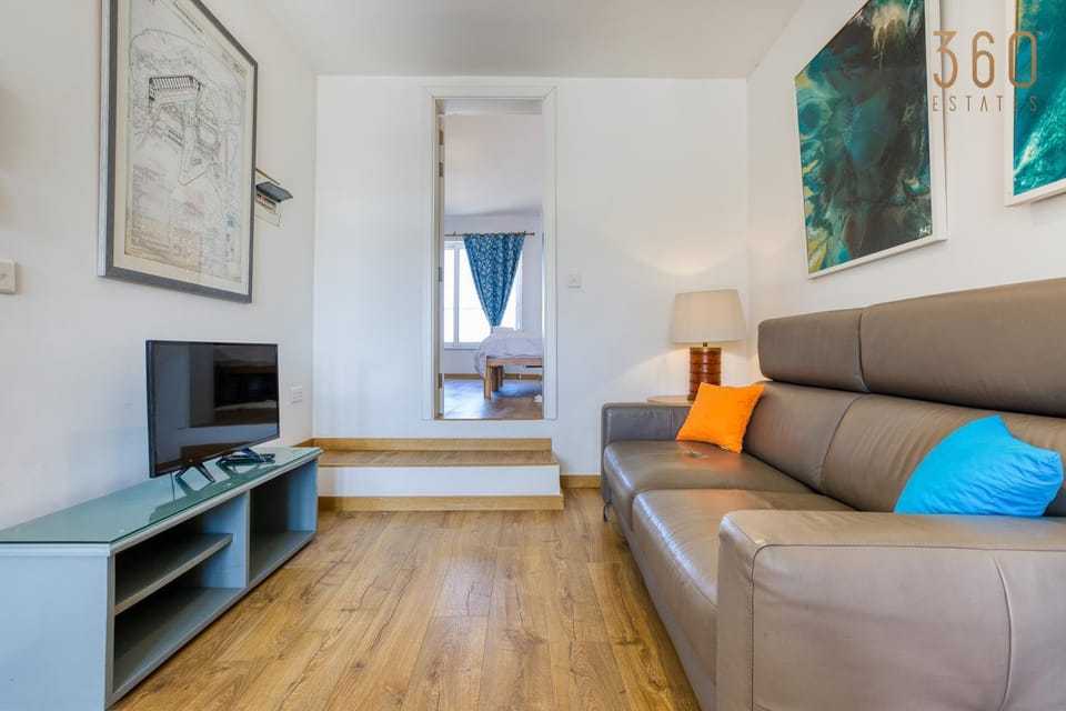 Communal lounge/ TV room, TV and multimedia, Living room, Seating area, Evening entertainment