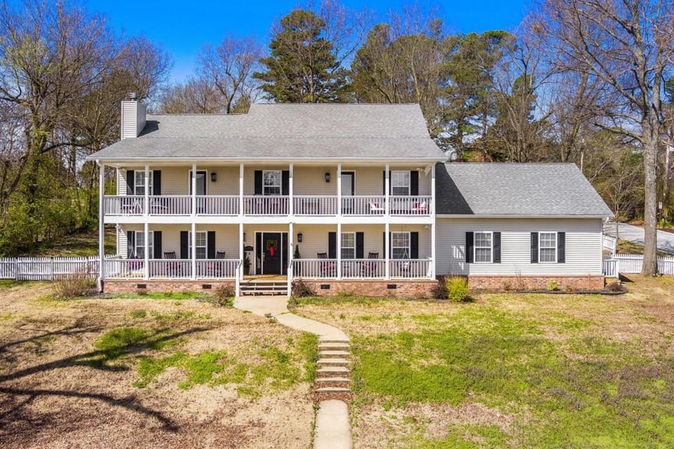 Pig Sooie Porch-Steps to Razorback Stadium-U of A House in Fayetteville