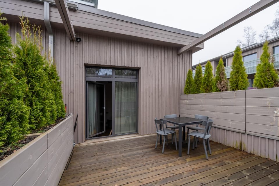 Property building, Spring, Day, Balcony/Terrace, Balcony/Terrace, Dining area