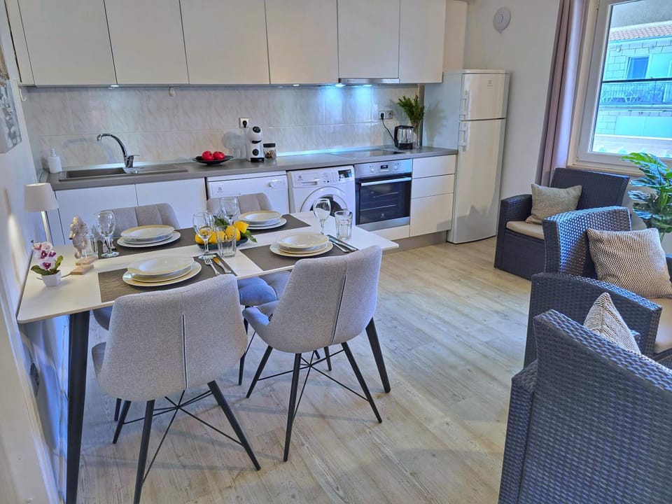 Kitchen or kitchenette, kitchen