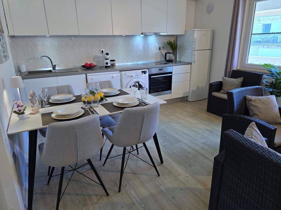 Kitchen or kitchenette, Living room, Dining area, kitchen