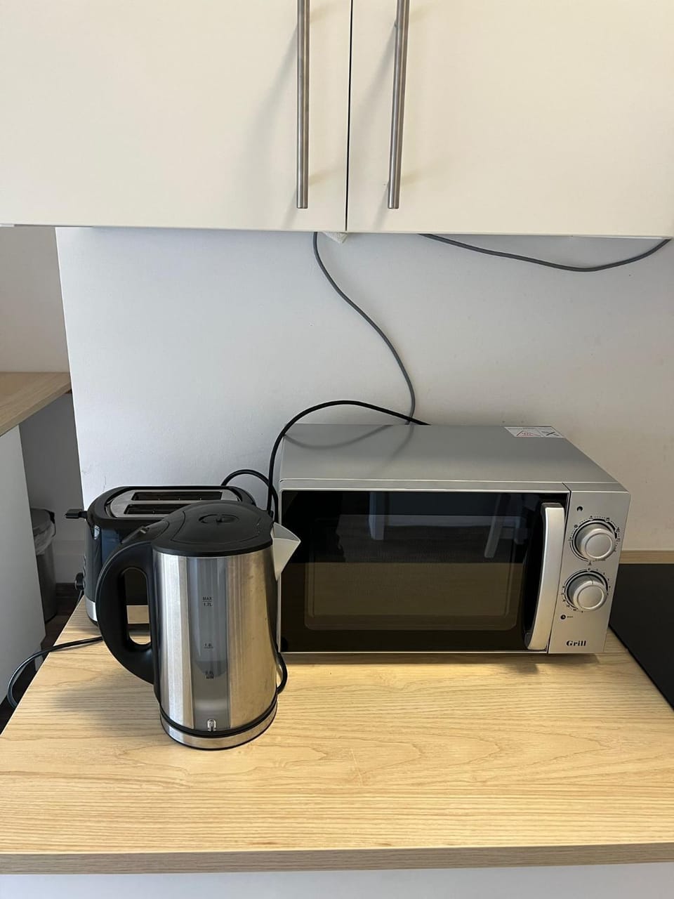 Kitchen or kitchenette, minibar, toaster