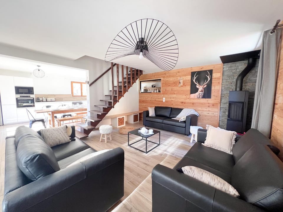 Communal lounge/ TV room, Living room, flat iron