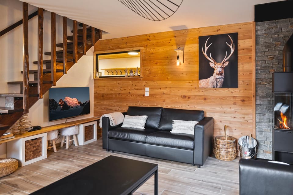 Communal lounge/ TV room, Living room, flat iron