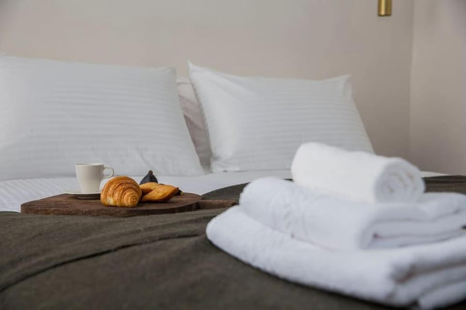 Bedroom, towels