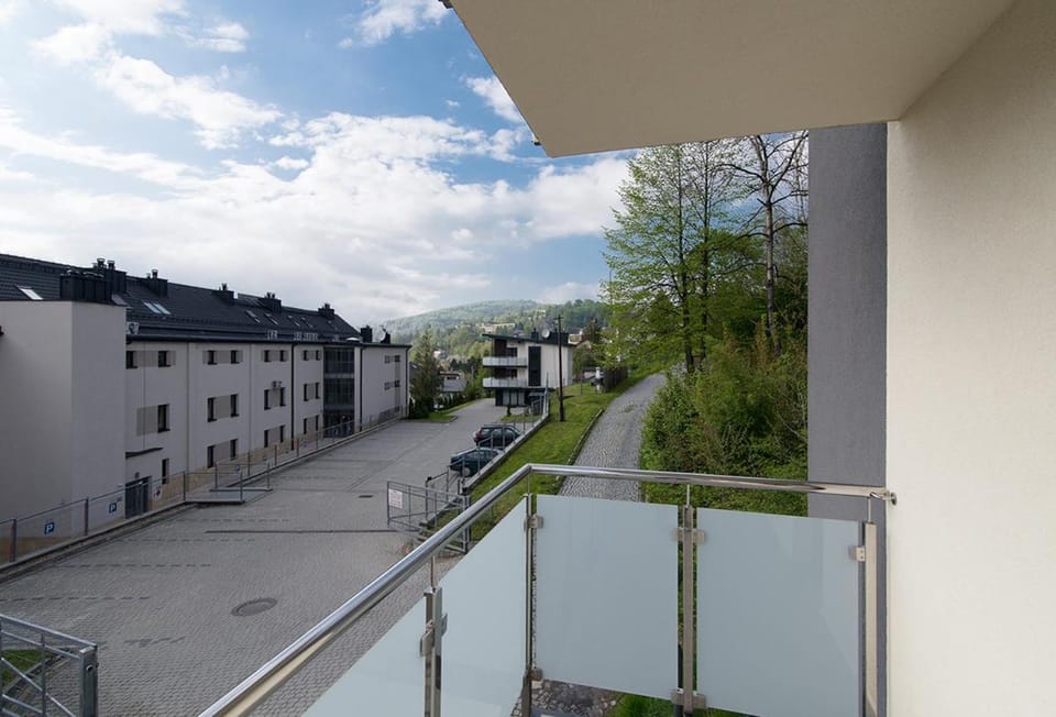 View (from property/room), Balcony/Terrace, Street view