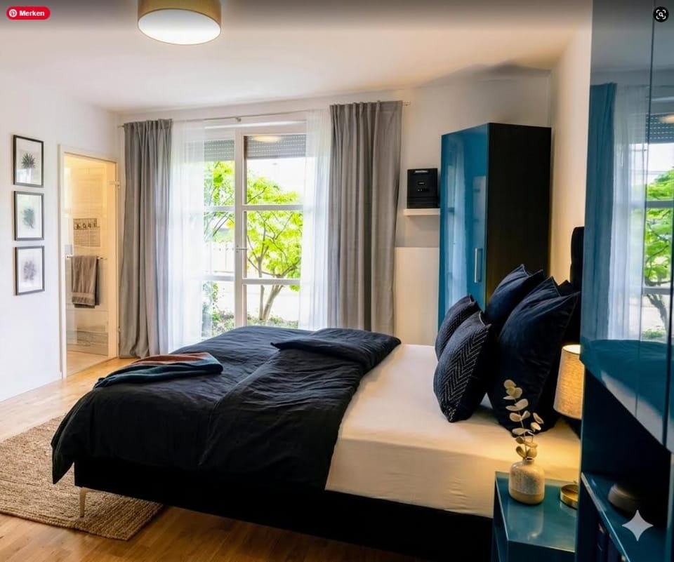 View (from property/room), Balcony/Terrace, Living room, Bedroom