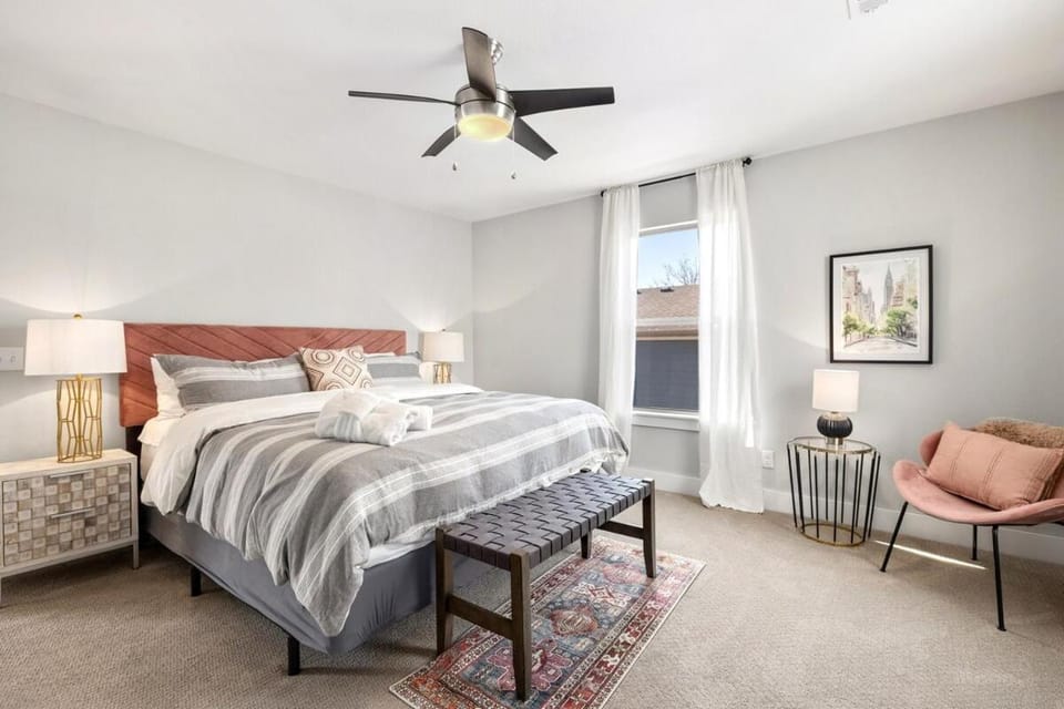 Porte Orange-Modern Home-1 mi from DT Fayetteville House in Fayetteville