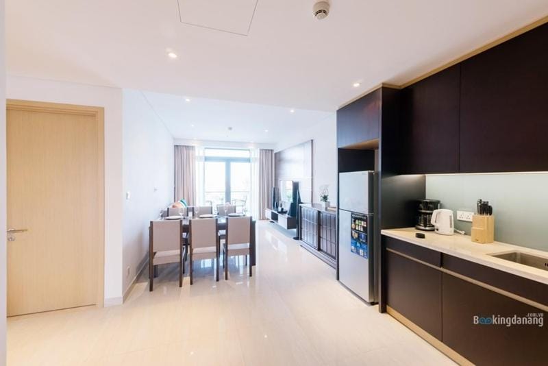 Kitchen or kitchenette, Dining area, minibar