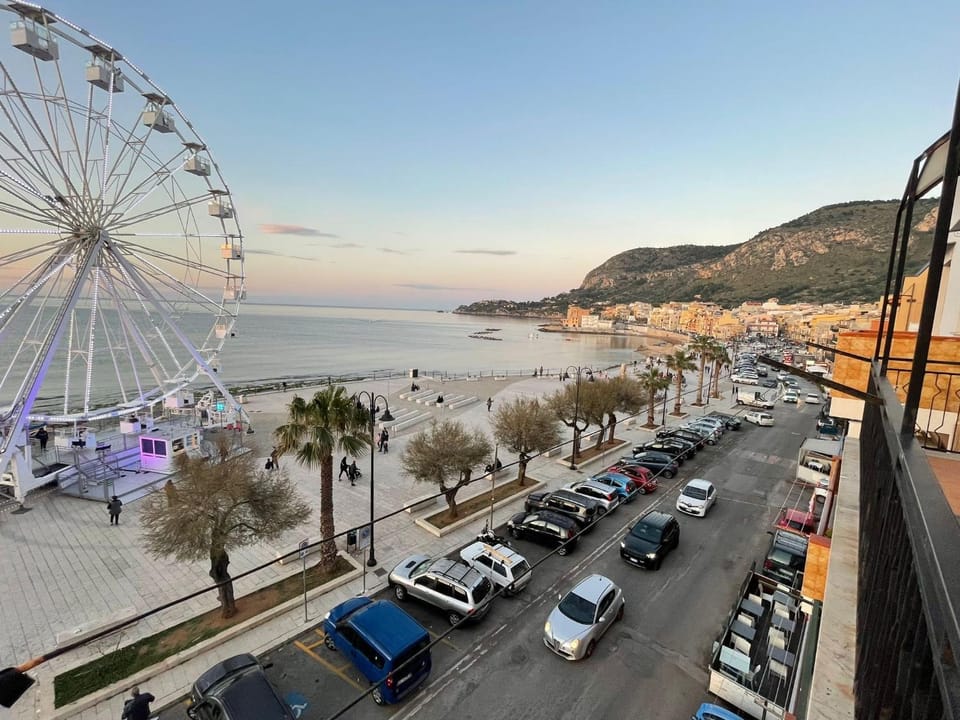 Neighbourhood, Mountain view, Sea view