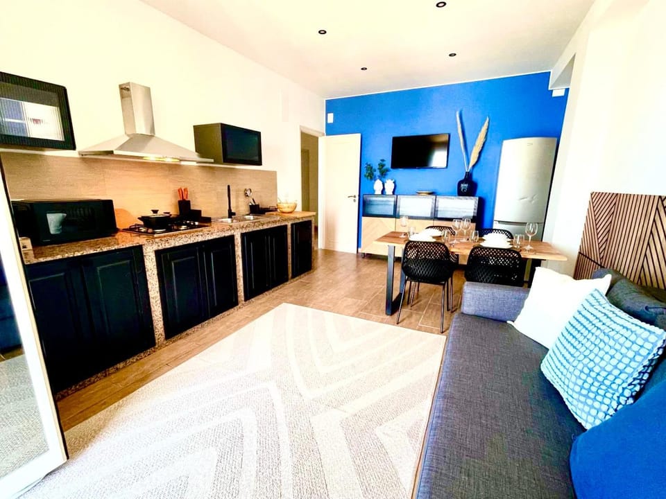 Communal lounge/ TV room, Living room, Dining area