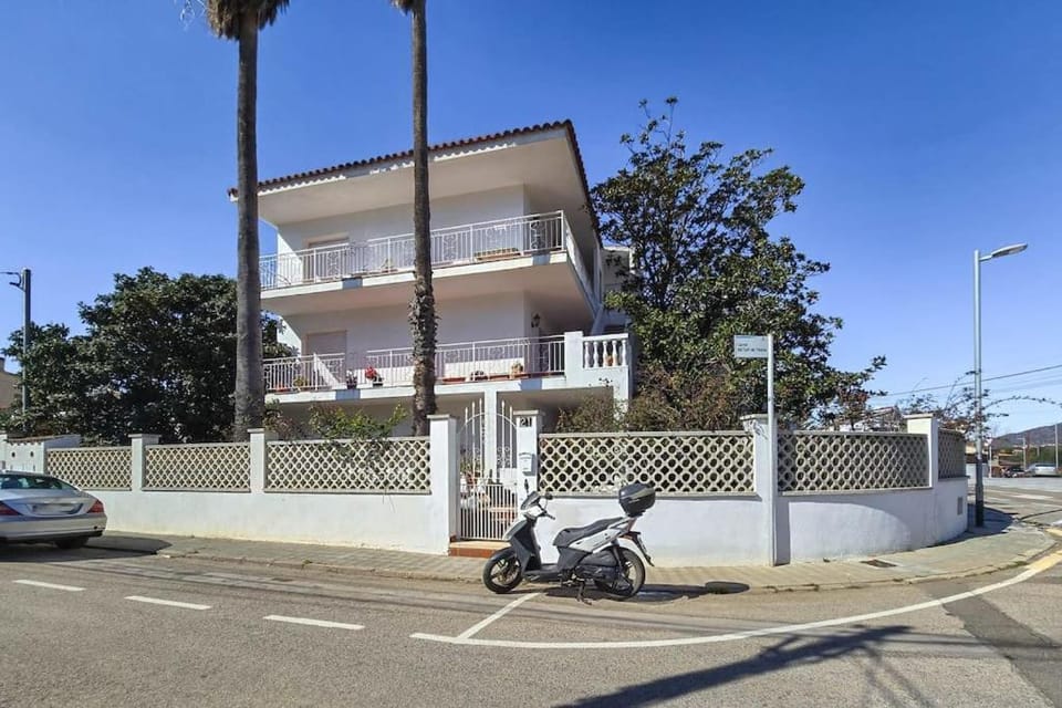 Property building, Day, Parking