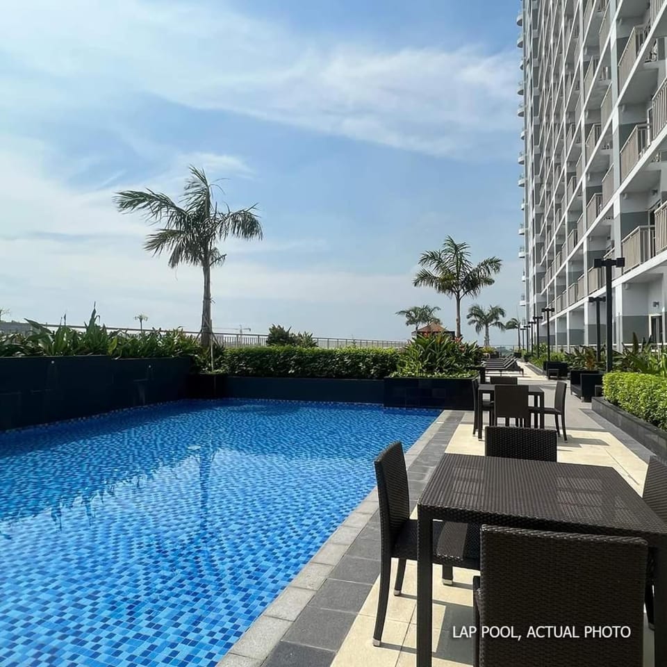 Swimming pool, Swimming pool